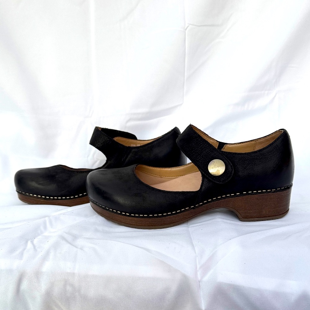 Dansko Women’s Size 39 Beatrice Black Burnished Leather Mary Jane Style Clogs.